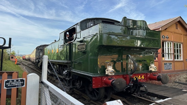 Chiltern Hills Steam Train Experience for Two with Chocolates and Bubbly Image 3