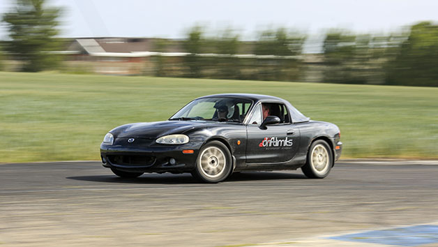 12 Lap MX5 vs BMW Driving Experience with Drift Limits Image 3