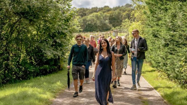 Three Vineyard Bus Tour for One with Wine Tasting and Lunch picture