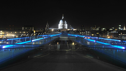 London Meal and Photography Tour at Night for Two London Meal and Photography Tour at Night for Two