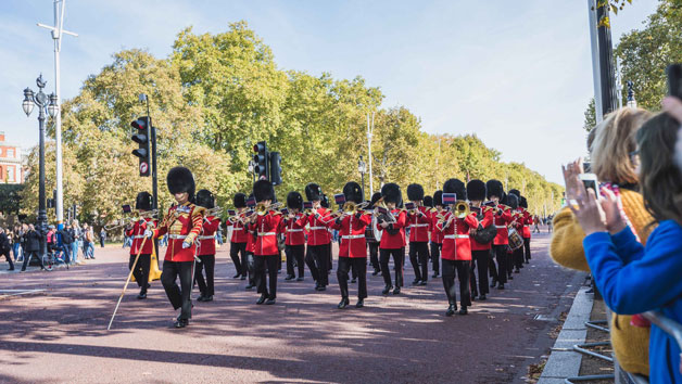 Changing of The Guard Walking Tour for Two Image 1