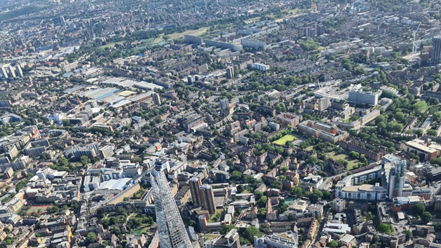 30 Minute Helicopter Ride for Two Over London Image 5