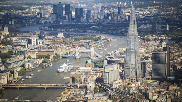 30 Minute Private Helicopter Charter for Four over London with a Magnum of Fizz Image 5