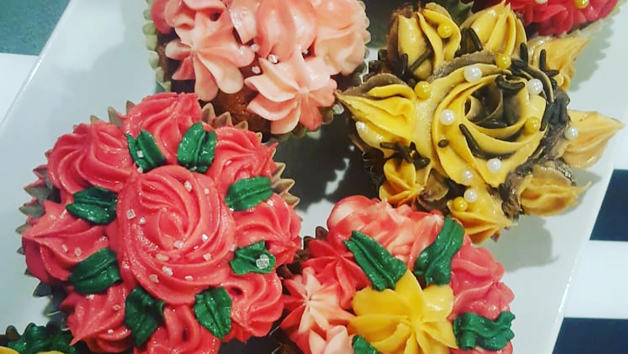 Click to view details and reviews for Cake Decorating Class At Milton Keynes Cookery School For One Person.