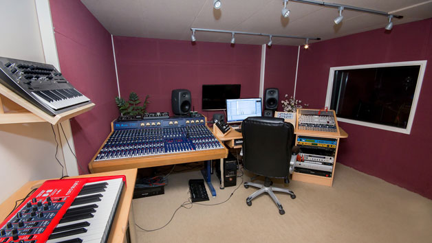 Three Hour One to One Studio Engineering and Production Course at Midi Madness Image 4