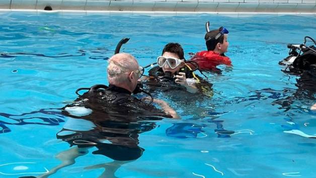 SSI Try Scuba Introduction Course with Fins Outdoors for One picture