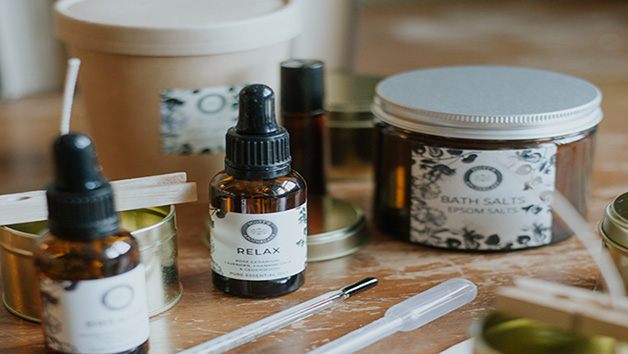 Luxury Candle Making Kit with Perfume and Bath Salts for One Image 3