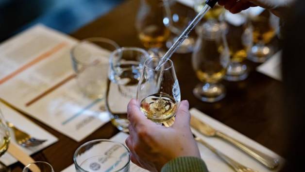 Four-Dram Whisky Flight Experience for One picture