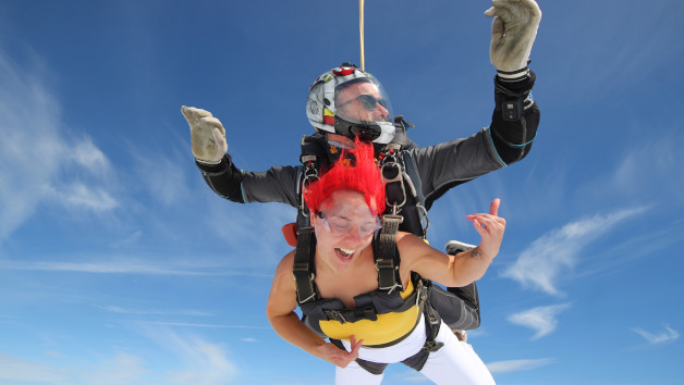 13000ft Tandem Skydive in Beccles for One picture