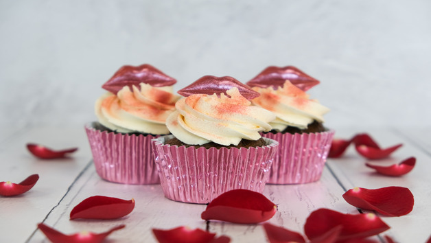 Valentine's Cupcake Box for Two from Piglet's Pantry Image 3