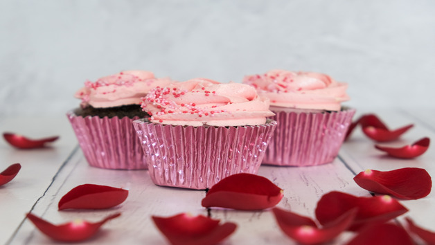 Valentine's Cupcake Box for Two from Piglet's Pantry Image 4